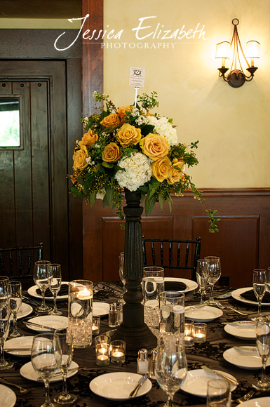 Arroyo_Trabuco_Yellow_White_Centerpiece_Jessica_Elizabeth_Photography.jpg