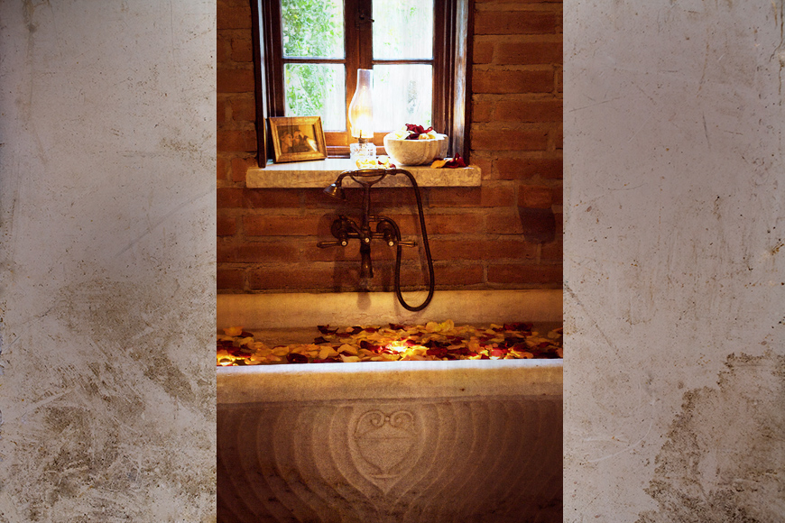 TheVillaSanJuanCapistrano_WeddingPhotography_Bathtub.jpg